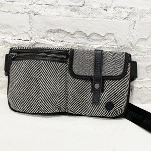 GOOD CONDITION 🐶 lululemon Dog Walker Travel Pooch Fanny Pack